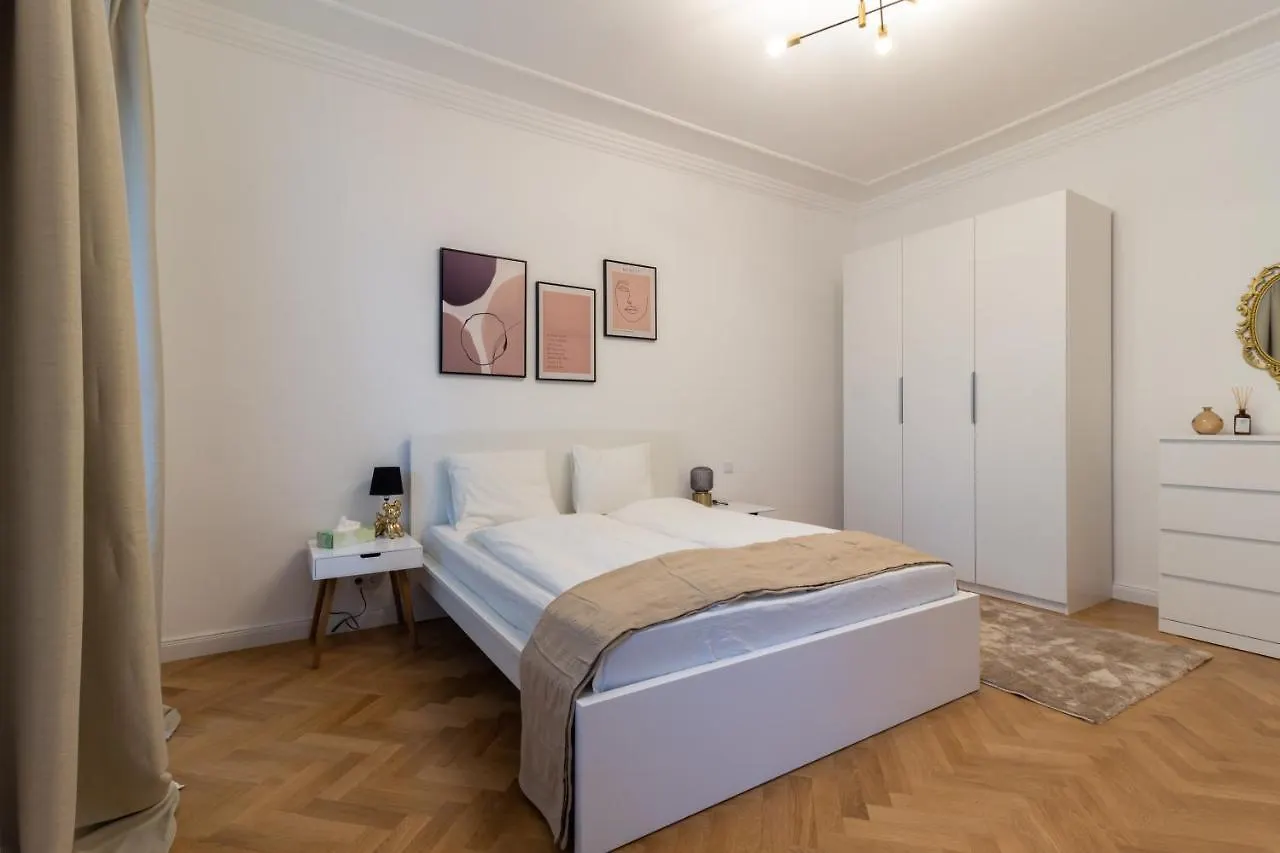 Viennese Apartment 0*, Vienna